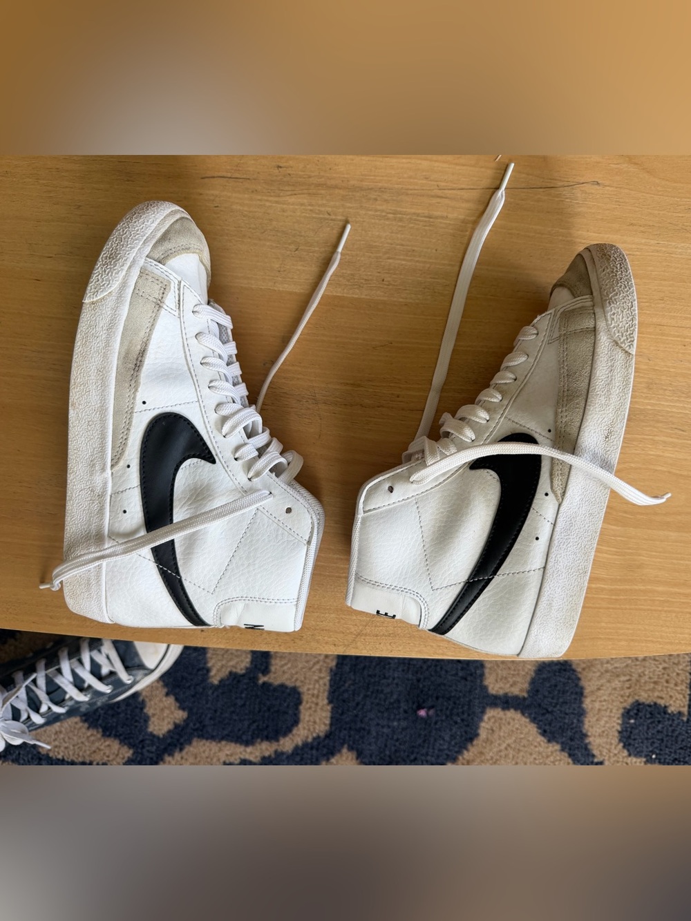 Kids Nike White highTop Sneaker size 5